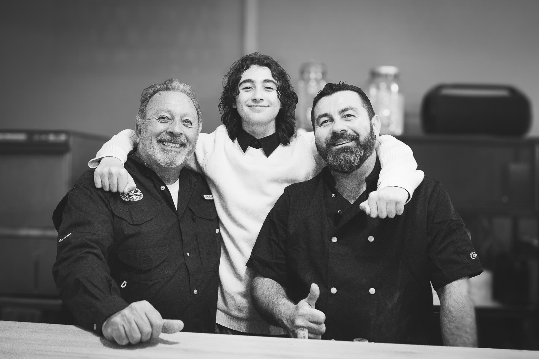 Trois générations de la famille en cuisine